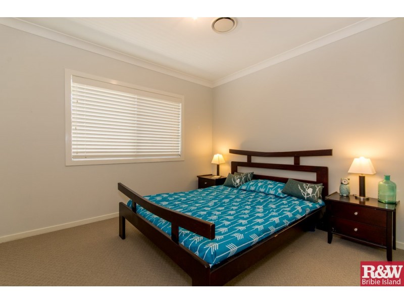 7 Fulmar Crescent, Banksia Beach QLD 4507
