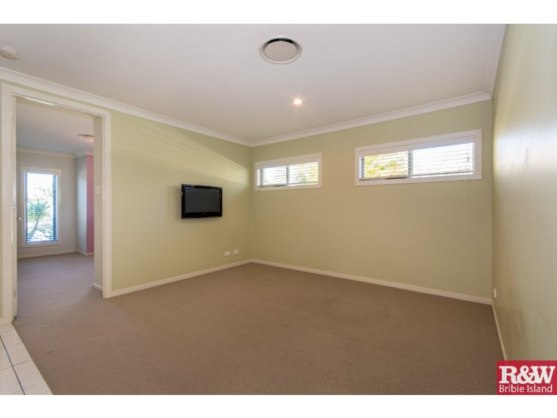 7 Fulmar Crescent, Banksia Beach QLD 4507