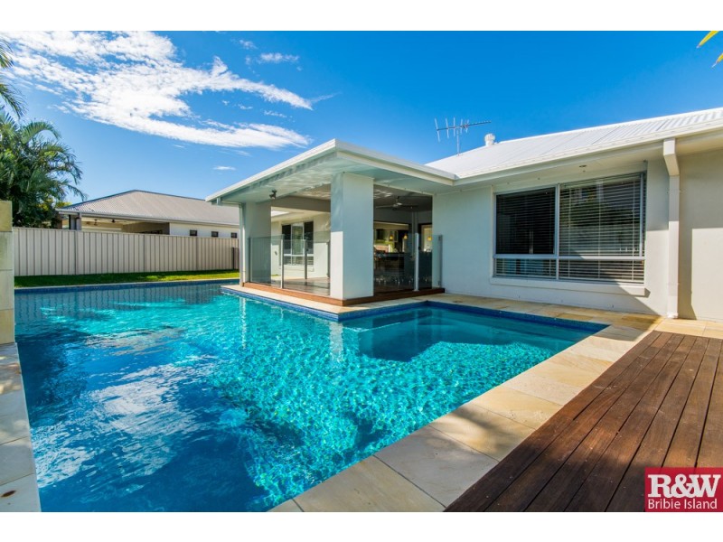 7 Fulmar Crescent, Banksia Beach QLD 4507