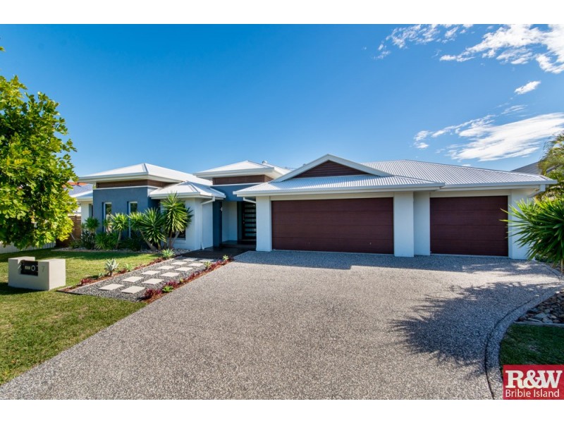 7 Fulmar Crescent, Banksia Beach QLD 4507