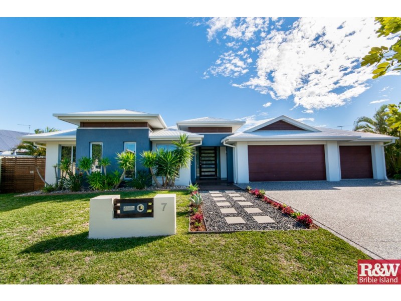 7 Fulmar Crescent, Banksia Beach QLD 4507