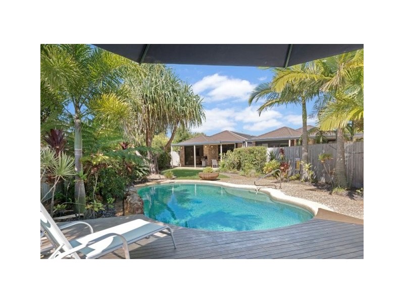 1/6 Topsail Circuit, Banksia Beach QLD 4507