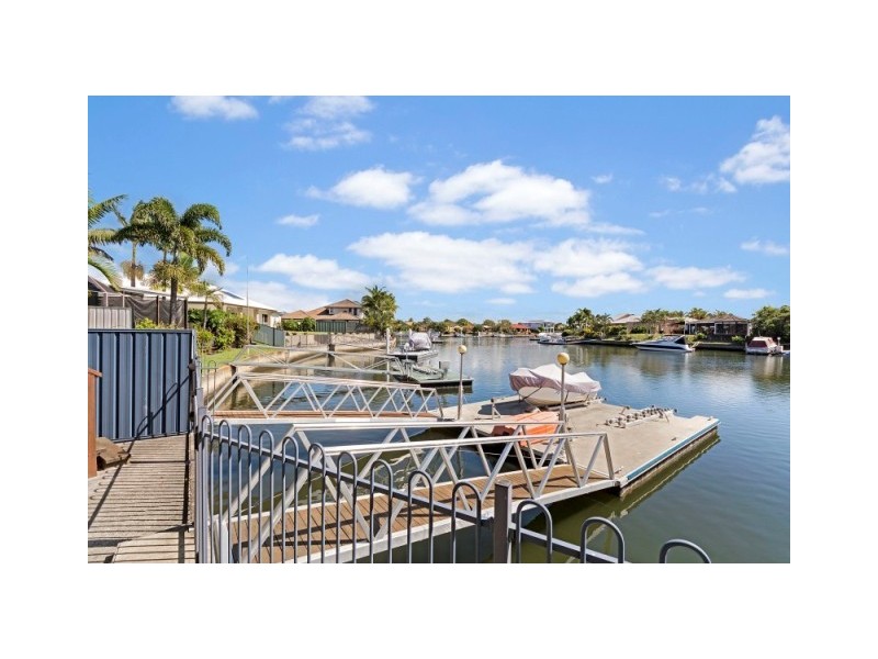 1/6 Topsail Circuit, Banksia Beach QLD 4507