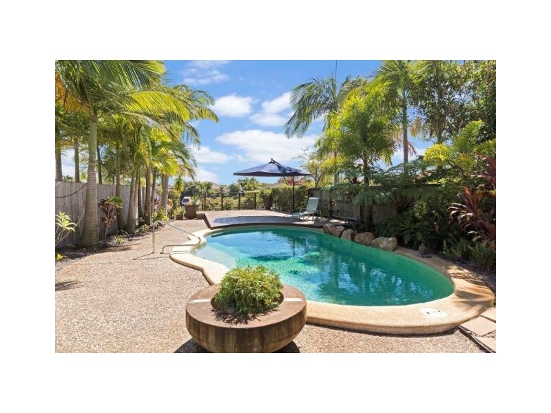 1/6 Topsail Circuit, Banksia Beach QLD 4507