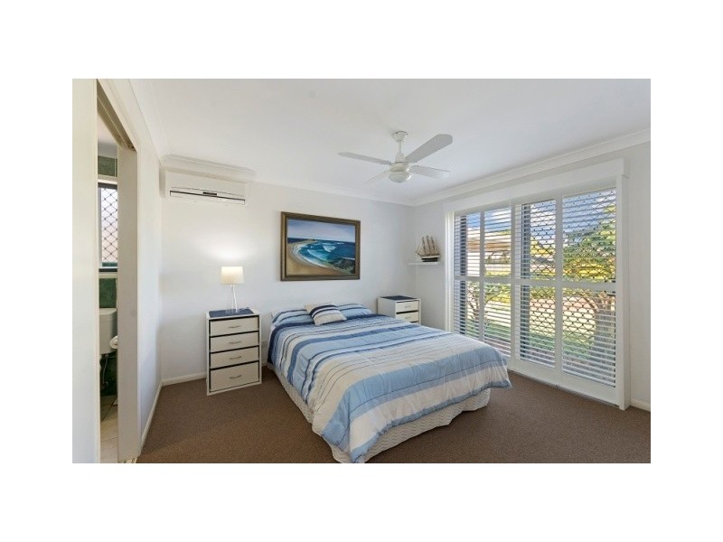 1/6 Topsail Circuit, Banksia Beach QLD 4507