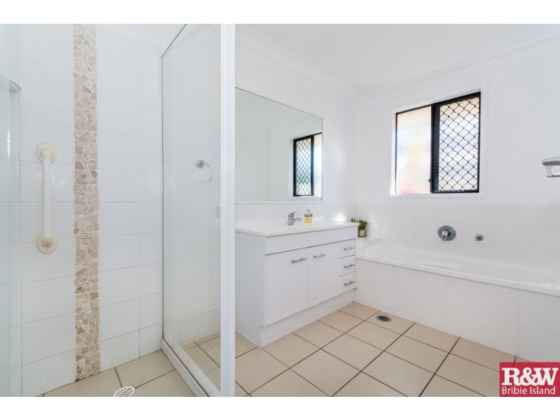 42 Bilinga Court, Sandstone Point QLD 4511