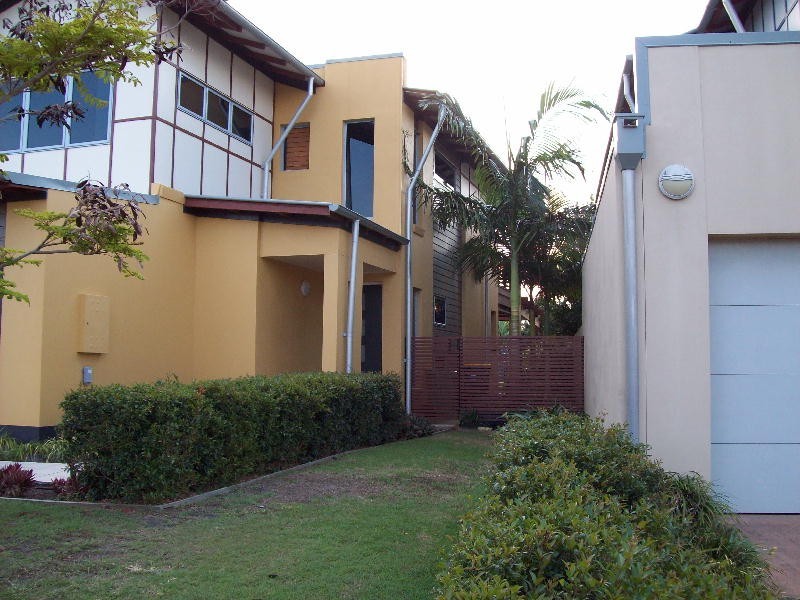 Sandstone Point QLD 4511