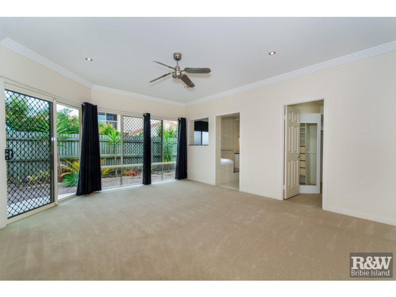 10 Genoa Place, Banksia Beach QLD 4507