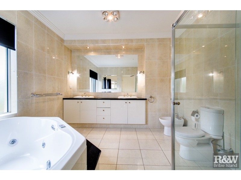 10 Genoa Place, Banksia Beach QLD 4507