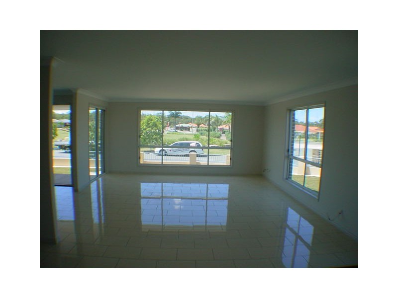 Sandstone Point QLD 4511