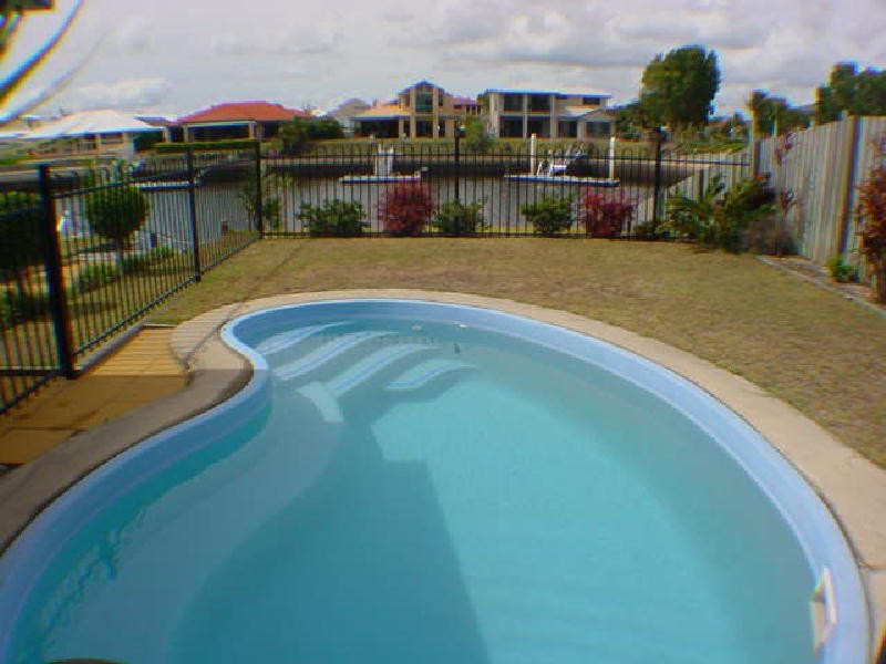 35 Bowsprit Crescent, Banksia Beach QLD 4507