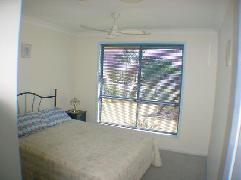 35 Bowsprit Crescent, Banksia Beach QLD 4507