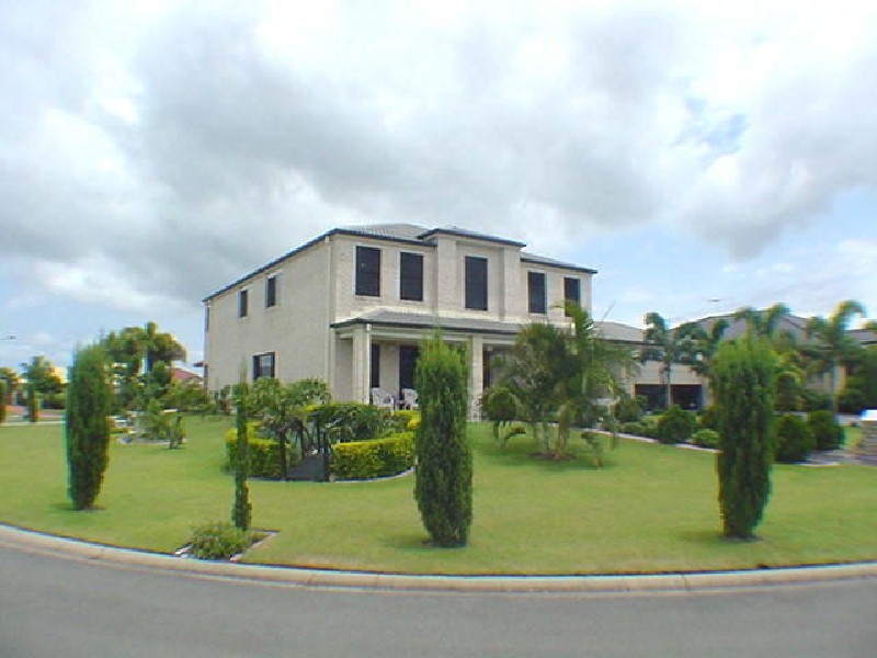 18 Dugong Crescent, Banksia Beach QLD 4507