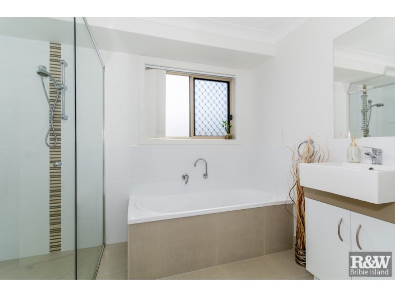 2/3 Third Ave, Bongaree QLD 4507