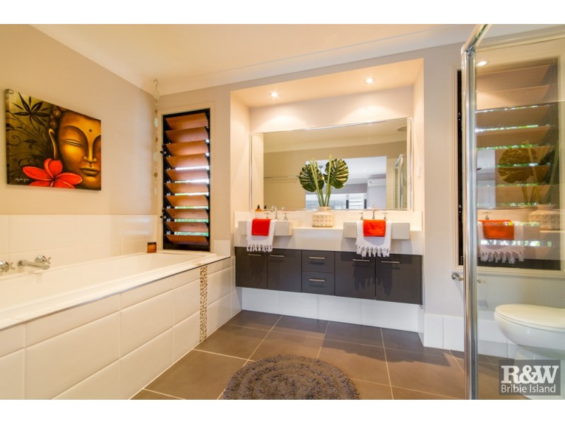 76 Kakadu Cct, Banksia Beach QLD 4507