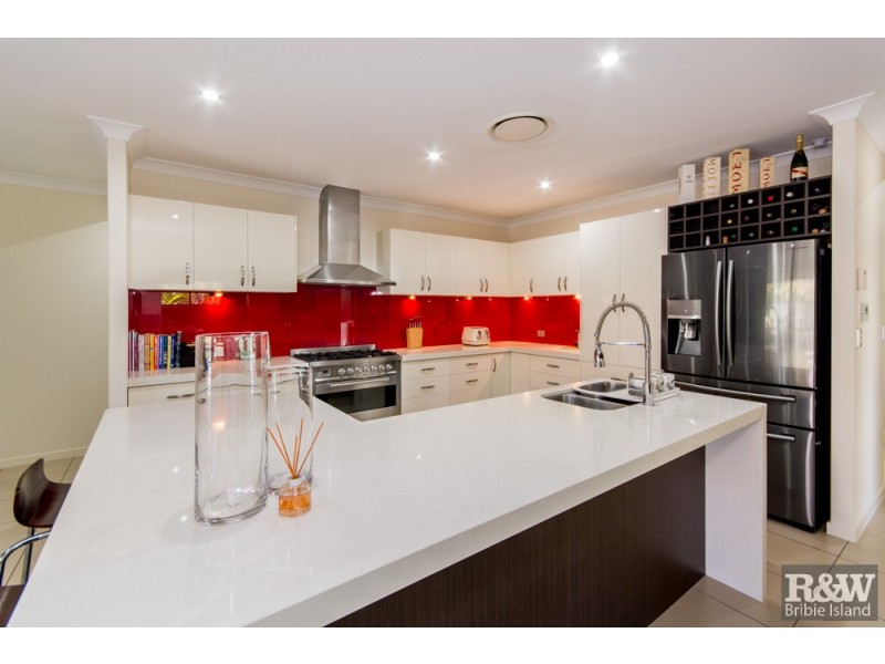 10 Fulmar Crescent, Banksia Beach QLD 4507