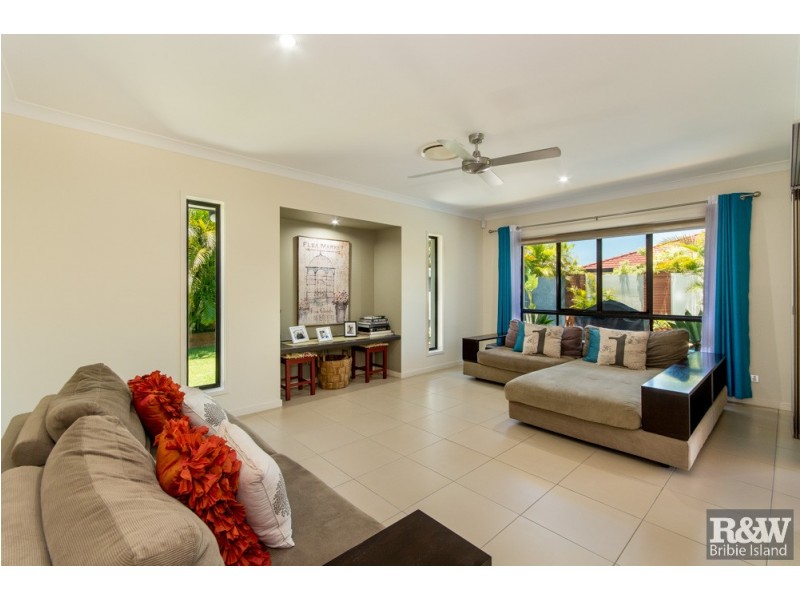 10 Fulmar Crescent, Banksia Beach QLD 4507