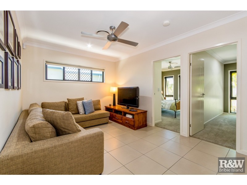 10 Fulmar Crescent, Banksia Beach QLD 4507