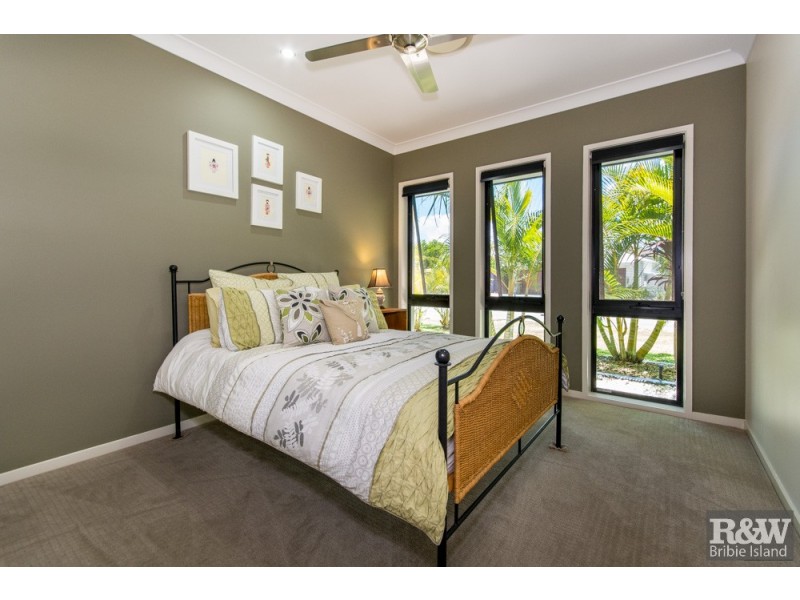 10 Fulmar Crescent, Banksia Beach QLD 4507