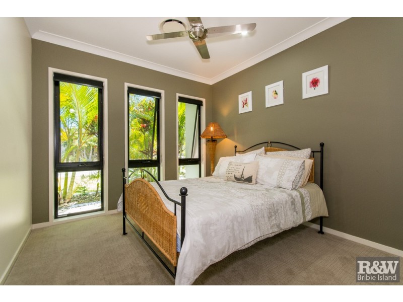 10 Fulmar Crescent, Banksia Beach QLD 4507