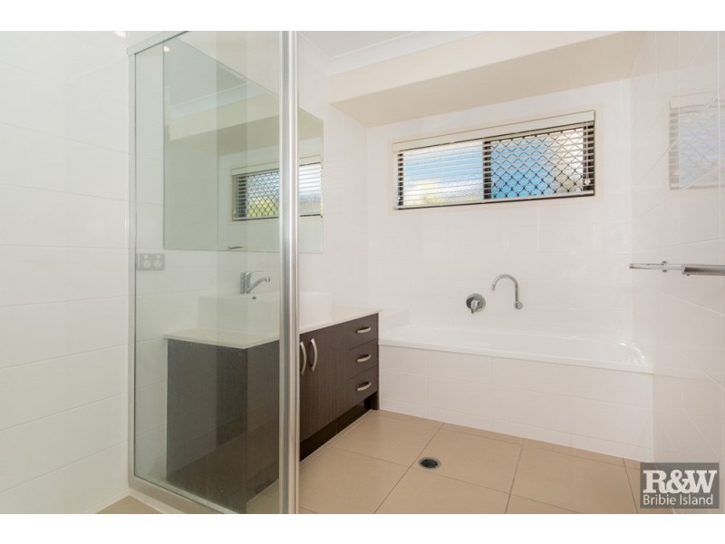 10 Fulmar Crescent, Banksia Beach QLD 4507
