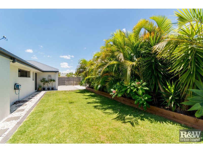 10 Fulmar Crescent, Banksia Beach QLD 4507