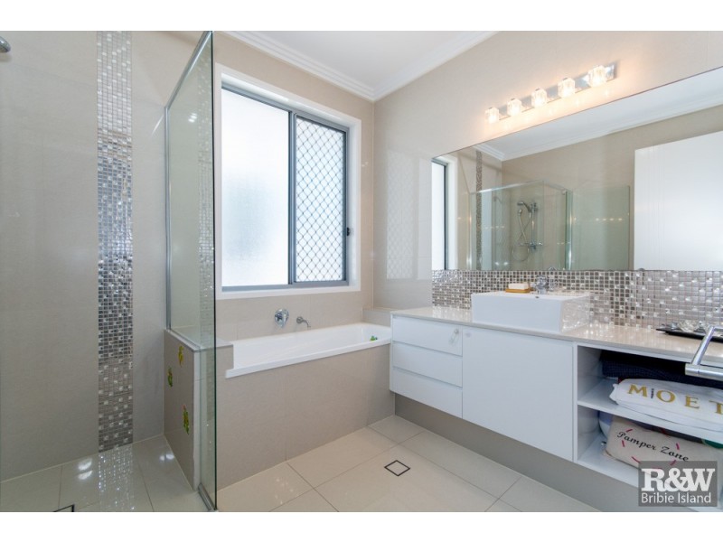 54 Raptor Parade, Banksia Beach QLD 4507