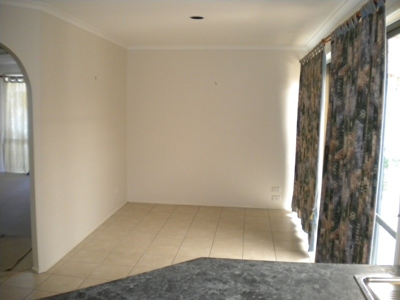 11 Lachlan Crescent, Sandstone Point QLD 4511