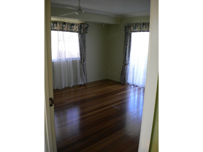 11 Lachlan Crescent, Sandstone Point QLD 4511