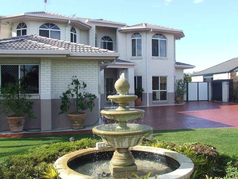 8 Topsail Circuit, Banksia Beach QLD 4507