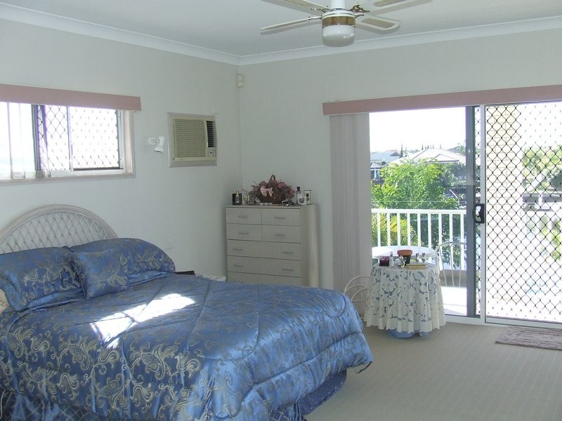8 Topsail Circuit, Banksia Beach QLD 4507