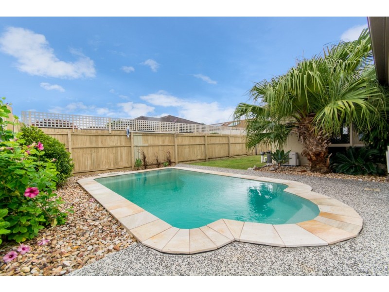 5 Dunwich Court, Sandstone Point QLD 4511