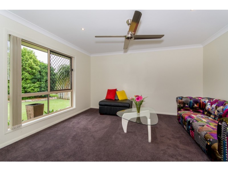 5 Dunwich Court, Sandstone Point QLD 4511