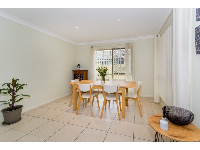 5 Dunwich Court, Sandstone Point QLD 4511