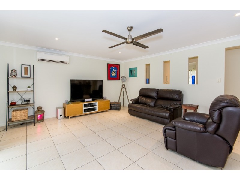 5 Dunwich Court, Sandstone Point QLD 4511