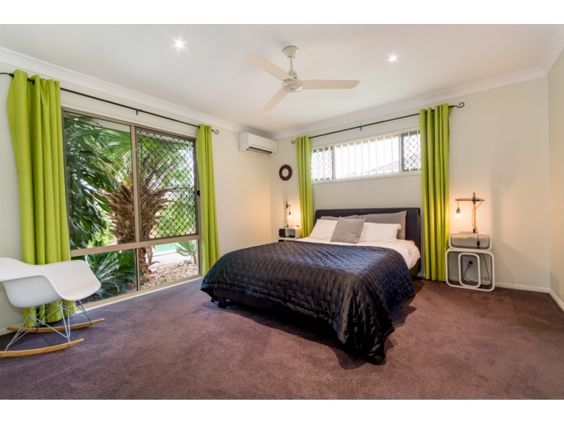 5 Dunwich Court, Sandstone Point QLD 4511