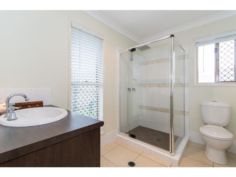 5 Dunwich Court, Sandstone Point QLD 4511