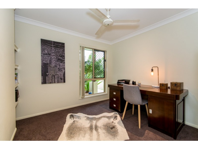 5 Dunwich Court, Sandstone Point QLD 4511