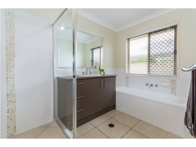 5 Dunwich Court, Sandstone Point QLD 4511