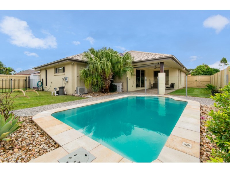 5 Dunwich Court, Sandstone Point QLD 4511