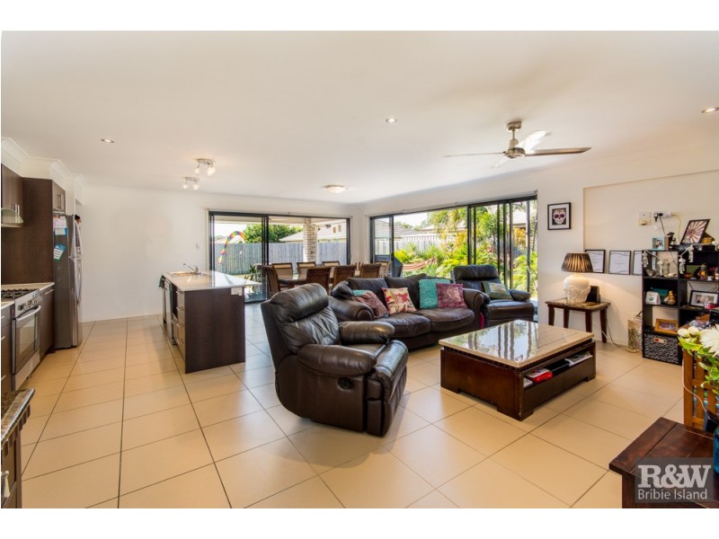 10 Ningi Waters Drive, Ningi QLD 4511