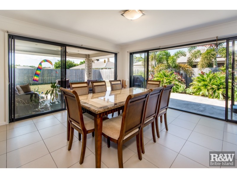 10 Ningi Waters Drive, Ningi QLD 4511