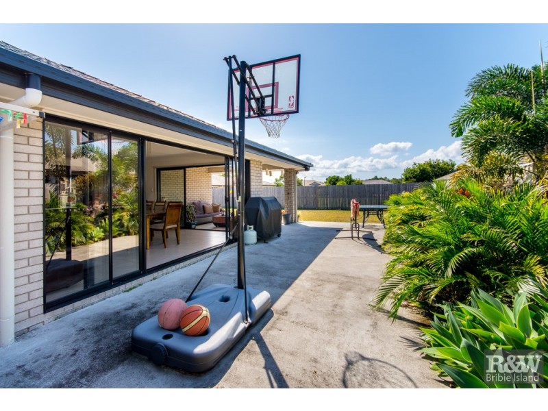 10 Ningi Waters Drive, Ningi QLD 4511