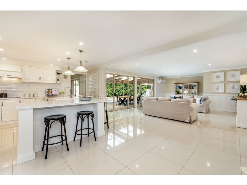 1 Skiff Court, Banksia Beach QLD 4507