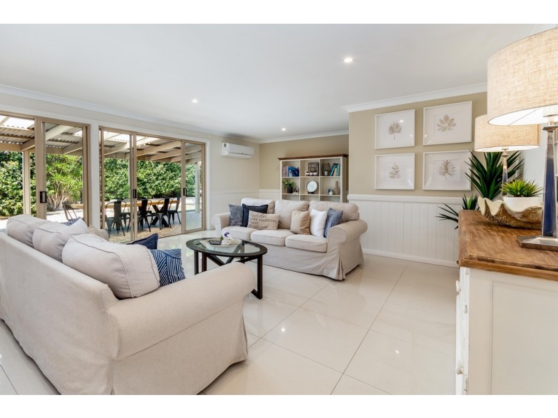 1 Skiff Court, Banksia Beach QLD 4507