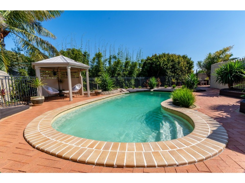 1 Skiff Court, Banksia Beach QLD 4507