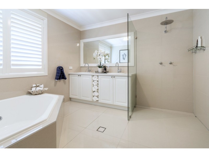 1 Skiff Court, Banksia Beach QLD 4507