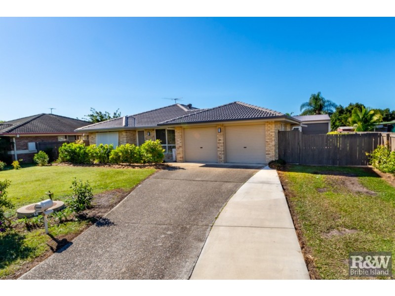 8 Bream Court, Sandstone Point QLD 4511