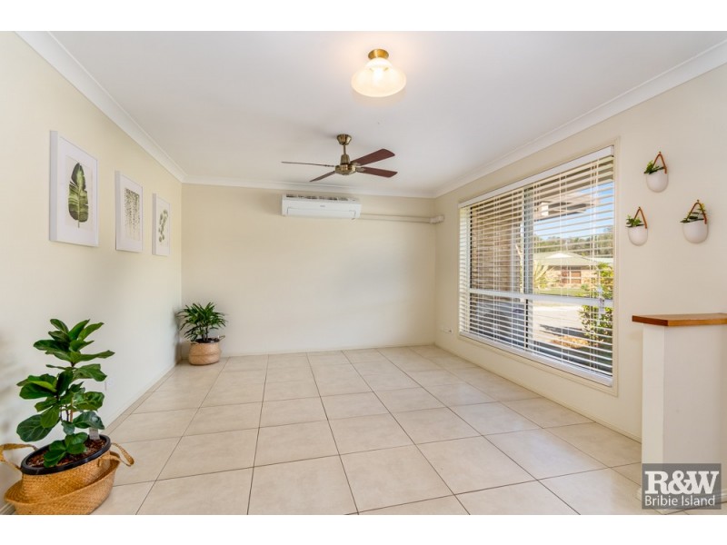 8 Bream Court, Sandstone Point QLD 4511