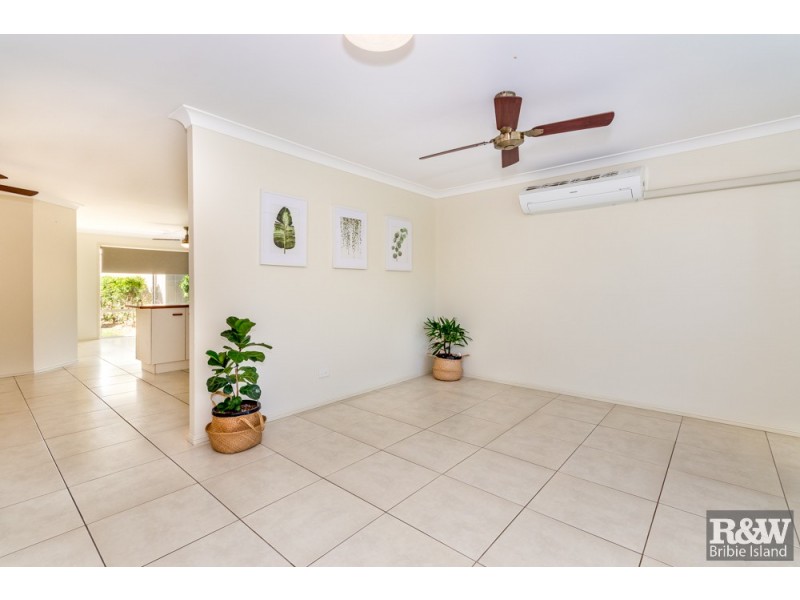 8 Bream Court, Sandstone Point QLD 4511